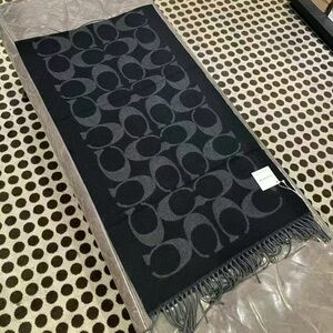NWT Coach Signature Oversized Muffler，97% wool, 3% cashmere